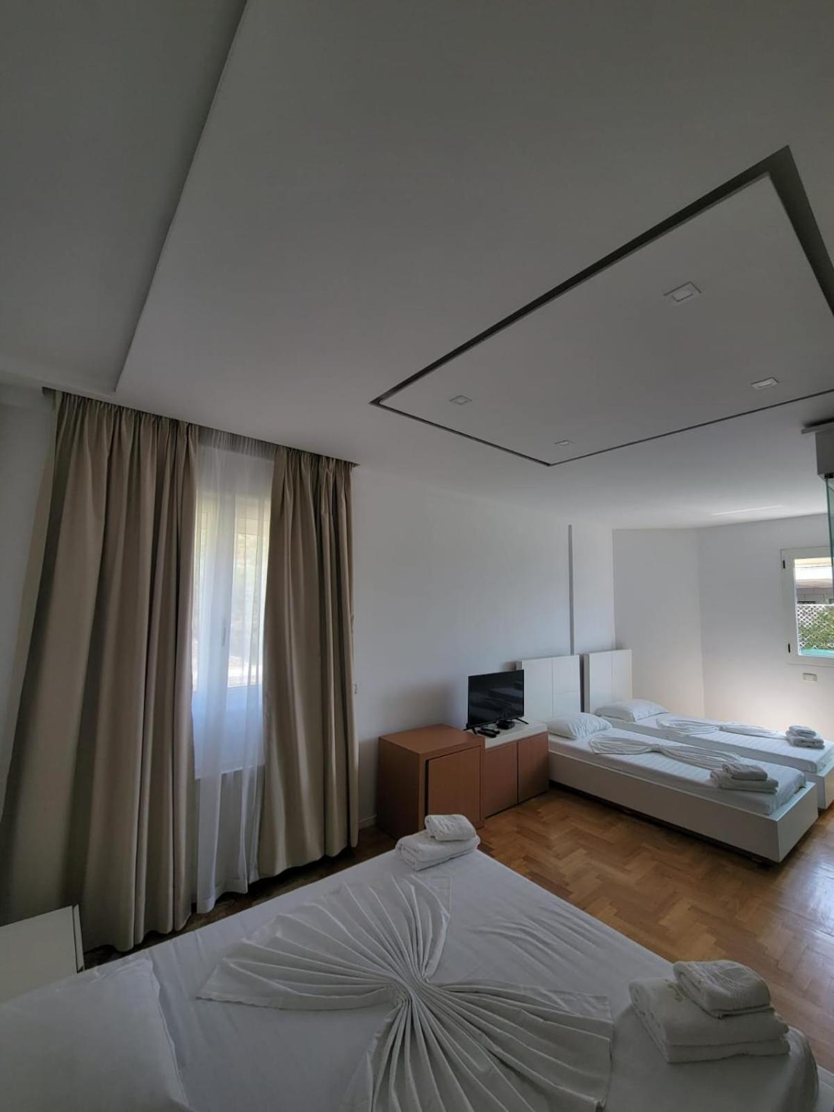 Thea Hotel Wlora Zewnętrze zdjęcie